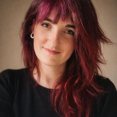 Margot-somato-therapeute Portrait professionnel d’une somato thérapeute, exprimant l’écoute, la douceur et l’accompagnement en thérapie corporelle et émotionnelle